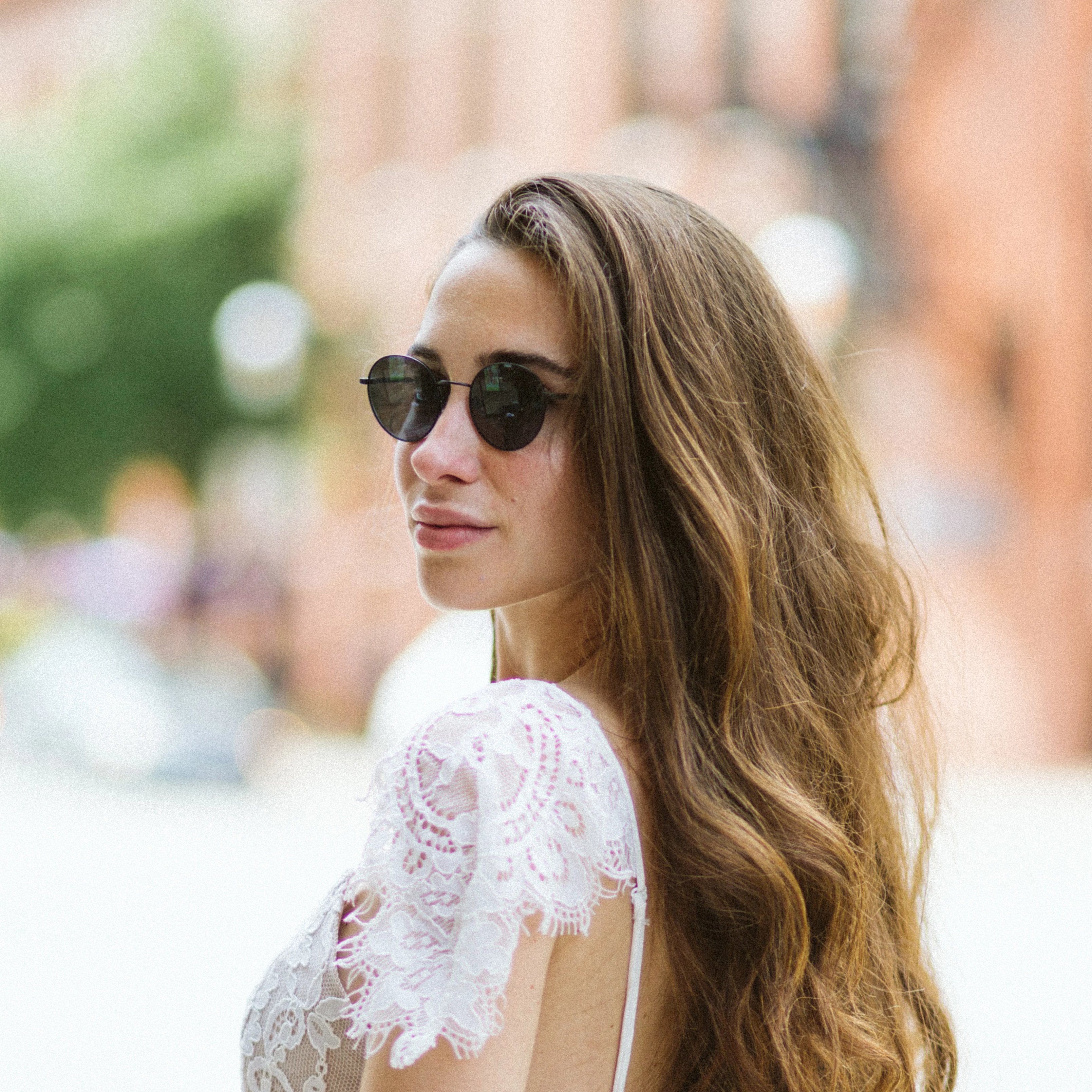 Woman wearing Callula Co. petite sunglasses